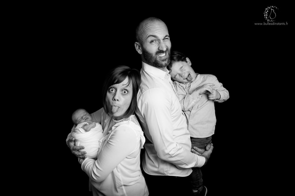 shooting-photo-famille-naissance-noir-et-blanc-yvelines