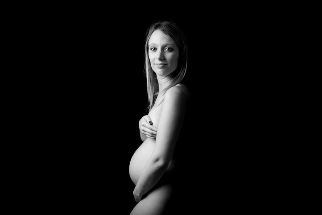 photo de grossesse artistique nue chez un photographe dans les Yvelines