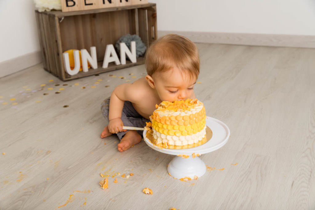 seance-photo-anniversaire-bebe-jaune-gris-gourmand-yvelines