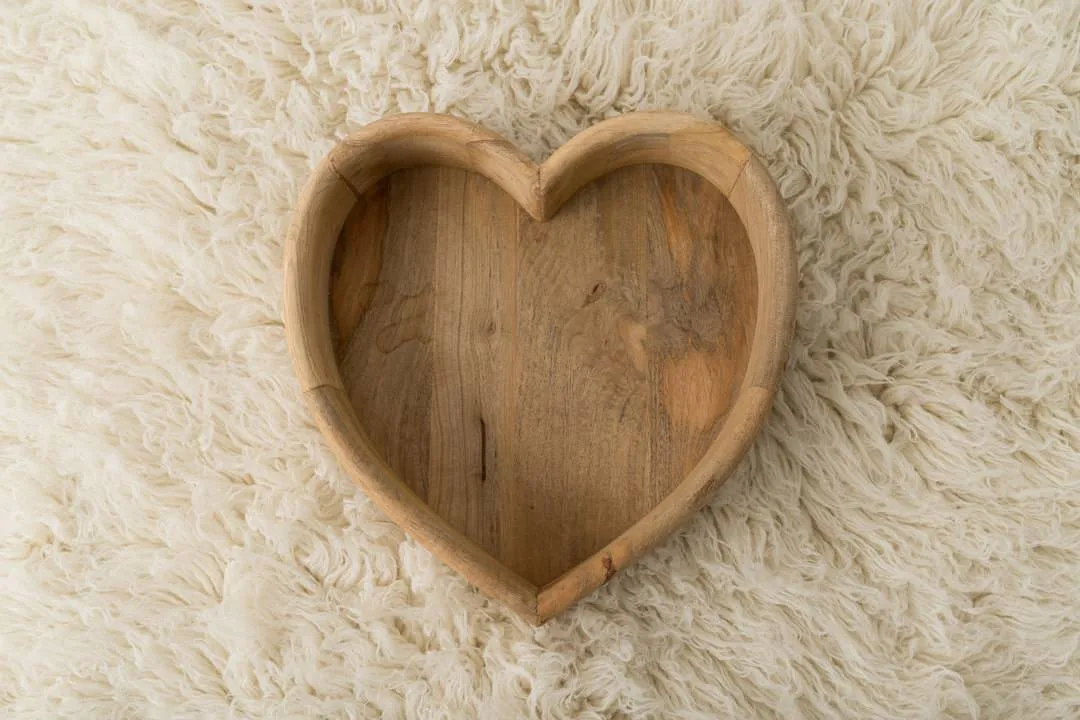 Accessoires-seance-photo-bebe-studio-coeur-bois